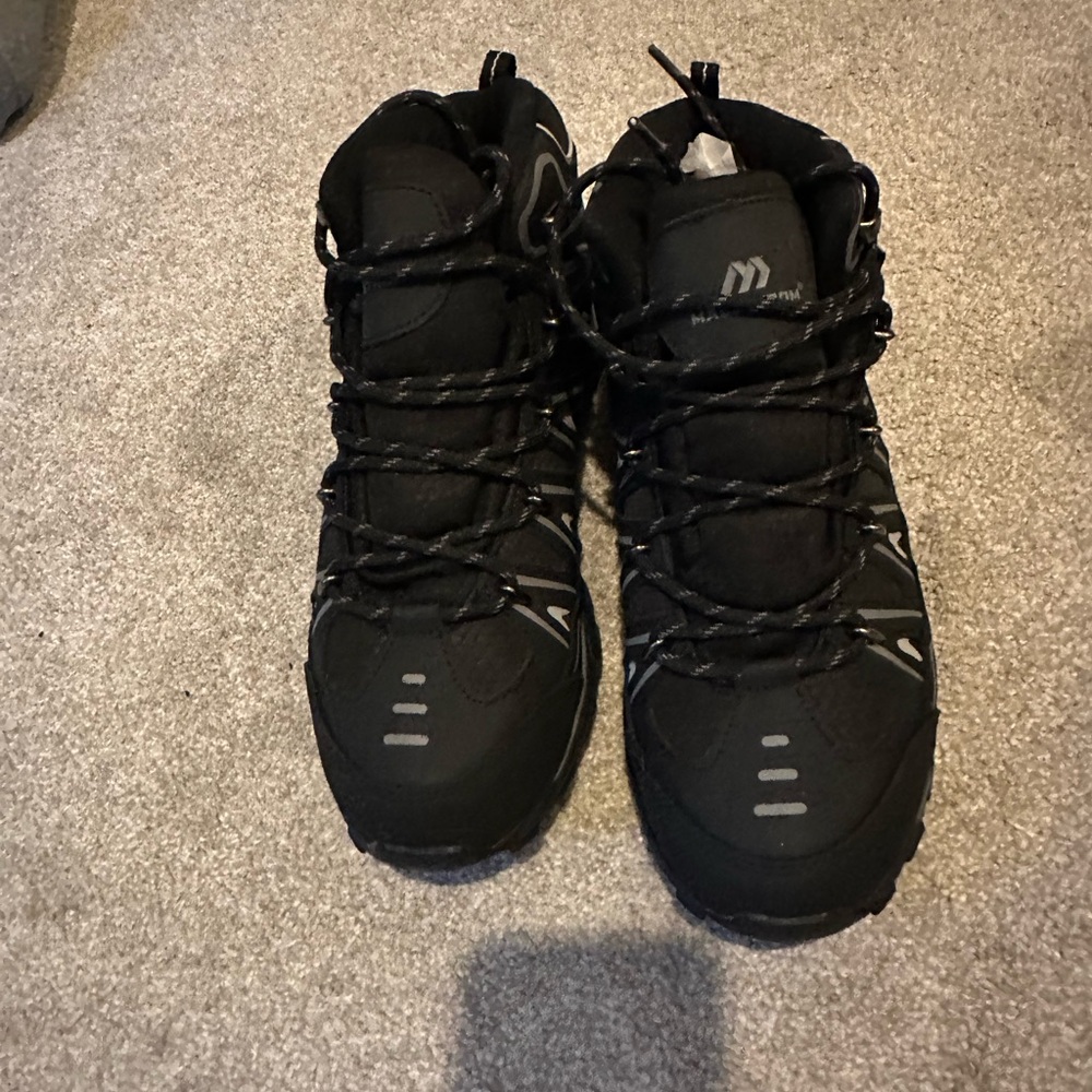 Maelstrom Adventurer Mid Waterproof Boot men’s hiking boots NWT black